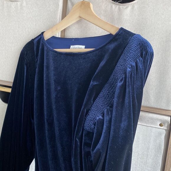 Calvin Klein velvet long sleeve - Picture 2 of 5